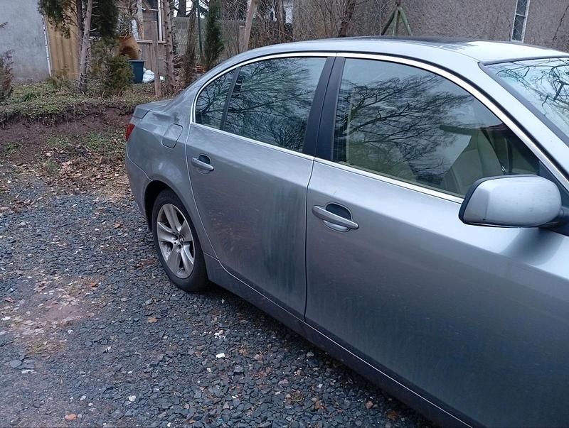 Gebraucht BMW 530 258 PS (189 kW) 2006 Silber Limousine