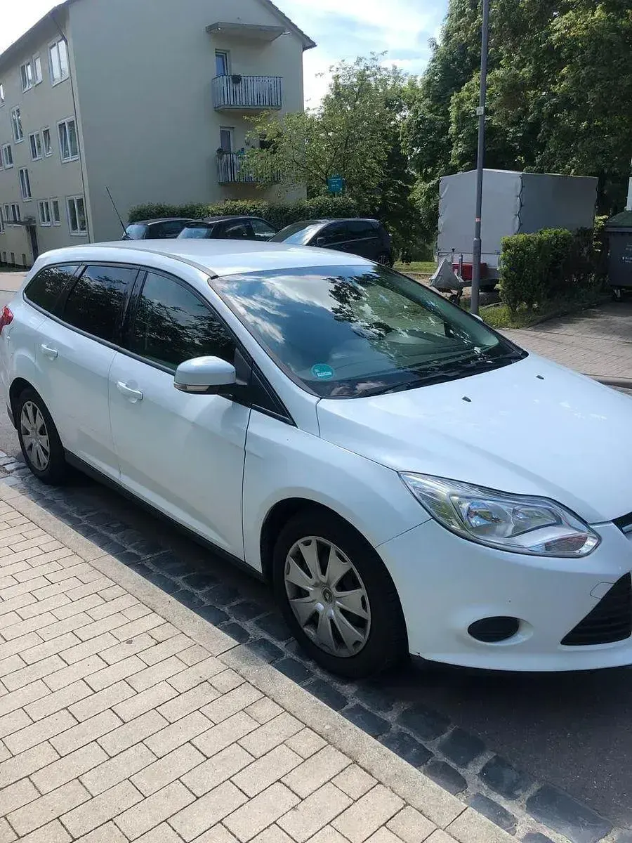Gebraucht Ford Focus 95 PS (69 kW) 2013 Weiß Limousine