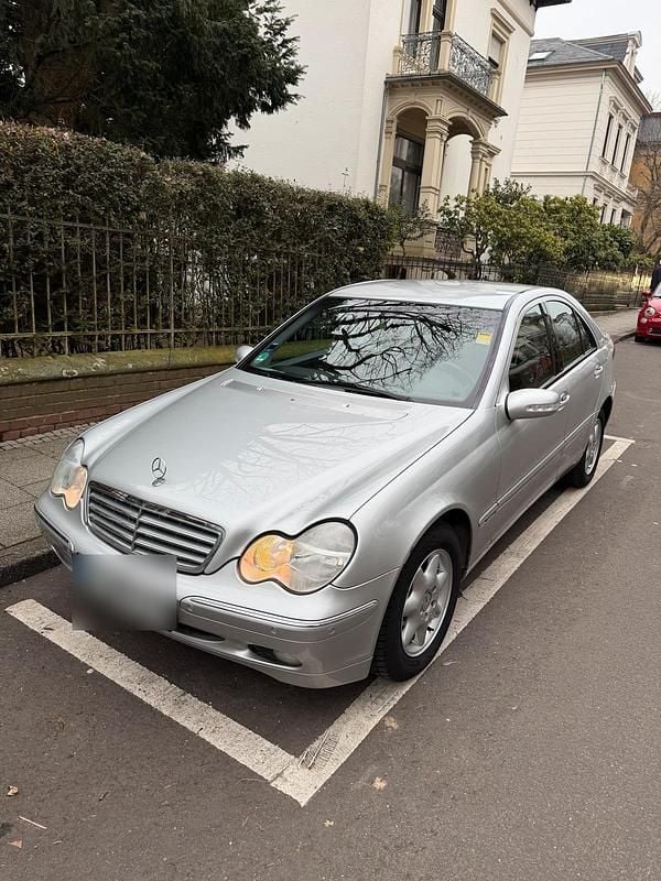Silber Gebraucht 2001 Mercedes C180 Limousine | 3.990 € (Etwas zu teuer) - Bild 1/4
