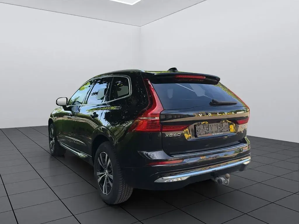 Gebraucht Volvo XC60 Plus 197 PS (144 kW) 2023 Schwarz SUV
