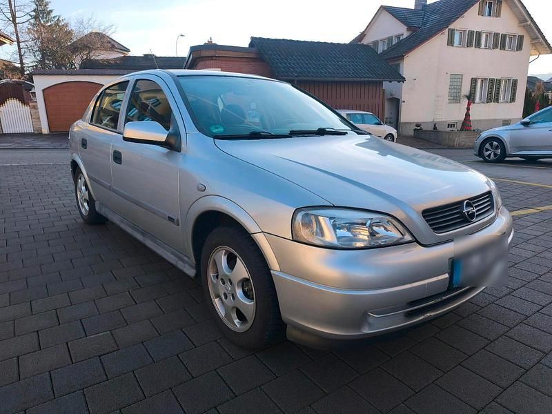 Silber Gebraucht 2000 Opel Astra Limousine | 1.850 € - Bild 1/4