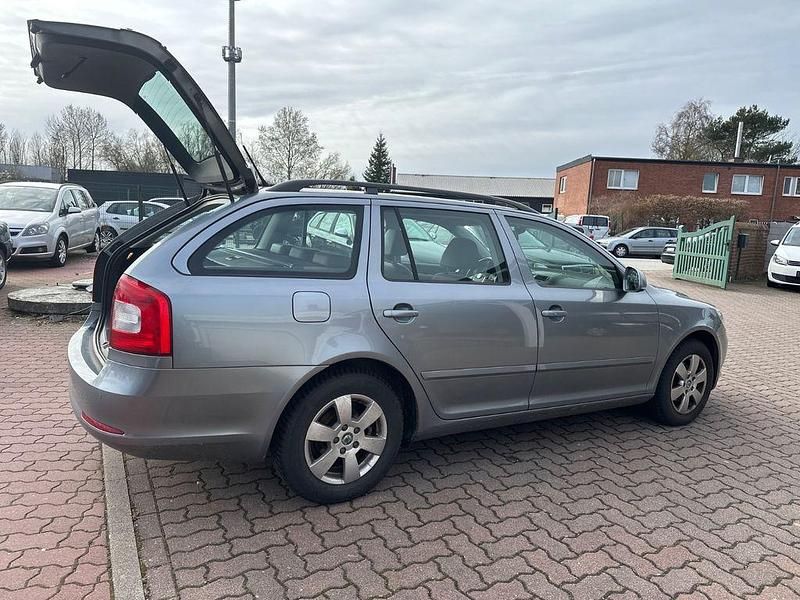Gebraucht Skoda Octavia Elegance 105 PS (77 kW) 2013 Grau Kombi