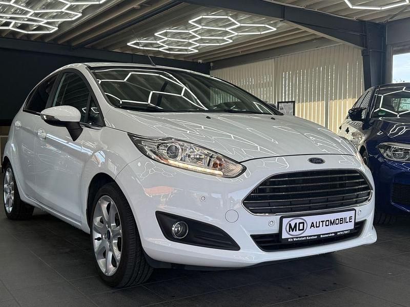 Gebraucht Ford Fiesta Titanium 95 PS (69 kW) 2016 Weiß Limousine