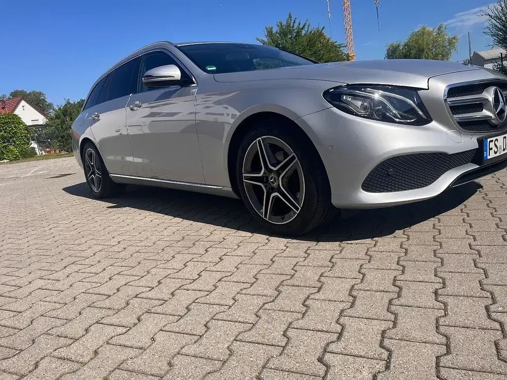 Gebraucht Mercedes E220 Avantgarde 194 PS (142 kW) 2018 Silber Kombi