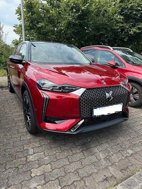 Rot Gebraucht 2022 DS Automobiles DS3 Crossback E-Tense Opera SUV | 19.950 € (Superpreis) - Bild 1/4