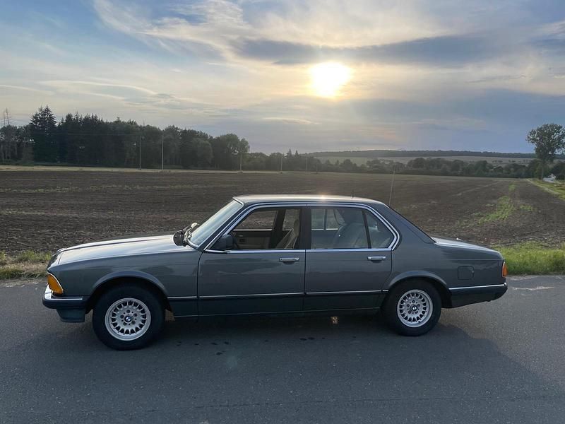 Grau Gebraucht 1985 BMW 728 Limousine | 10.500 € - Bild 1/4