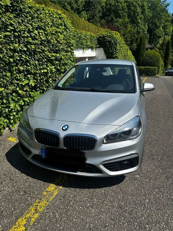 Grau Gebraucht 2017 BMW 218 Gran Tourer Advantage Van / Kleinbus | 9.000 € (Fairer Preis) - Bild 1/4