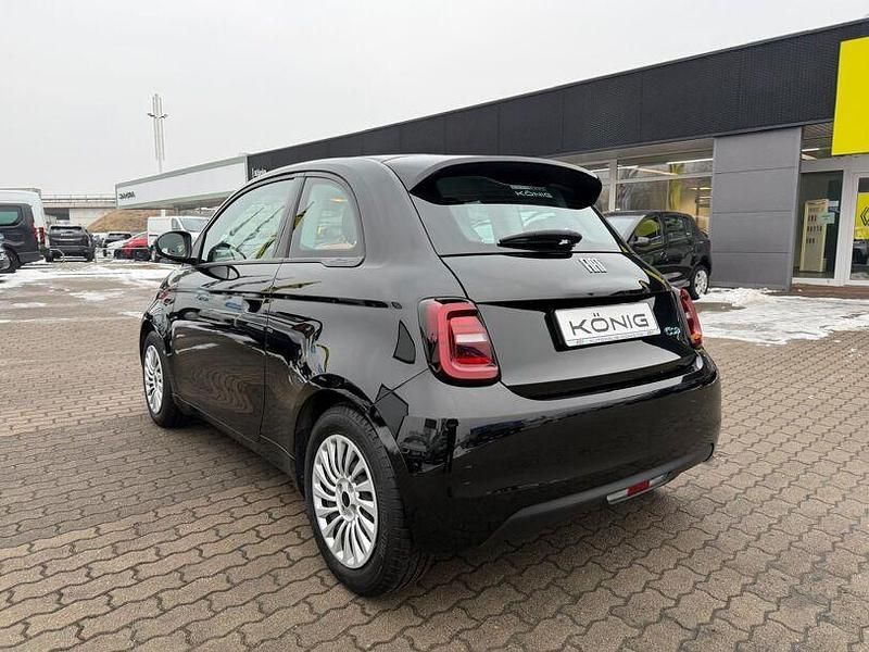 Gebraucht Fiat 500e 86 kW (118 PS) 2023 Onyx schwarz (10n) Limousine