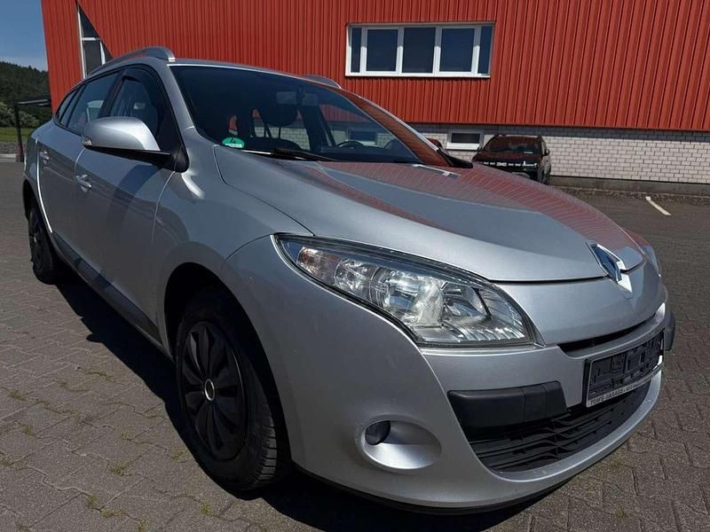 Platingrau Gebraucht 2011 Renault Mégane GrandTour Expression Kombi | 4.500 € (Fairer Preis) - Bild 1/4
