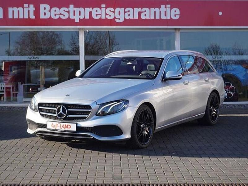 Gebraucht Mercedes E220 194 PS (142 kW) 2019 Silber Kombi