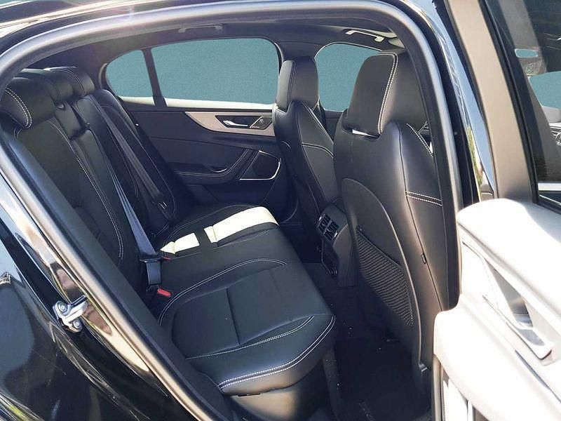 Gebraucht Jaguar XE R-Dynamic 179 PS (131 kW) 2019 Schwarz Limousine