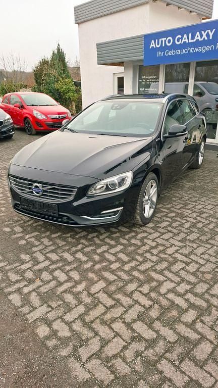 Gebraucht Volvo V60 220 PS (161 kW) 2017 Schwarz Kombi