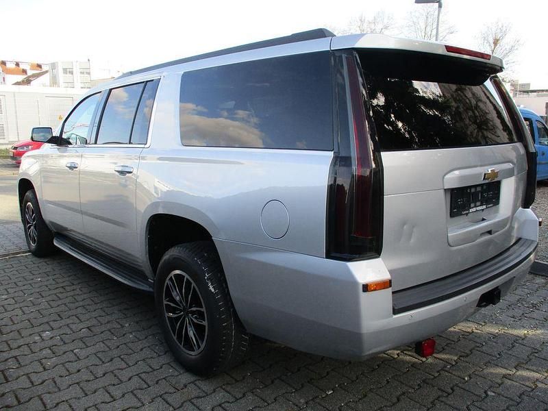Gebraucht Chevrolet Suburban LT 360 PS (264 kW) 2018 Silber SUV