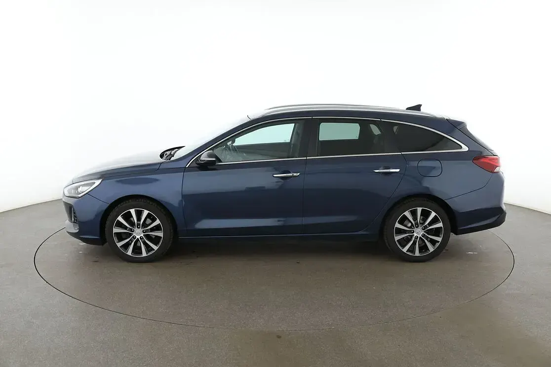 Gebraucht Hyundai i30 Premium 140 PS (102 kW) 2017 Blau Kombi