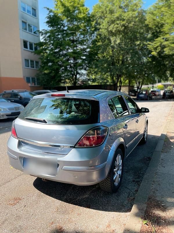 Gebraucht Opel Astra 101 PS (74 kW) 2007 Grau Limousine