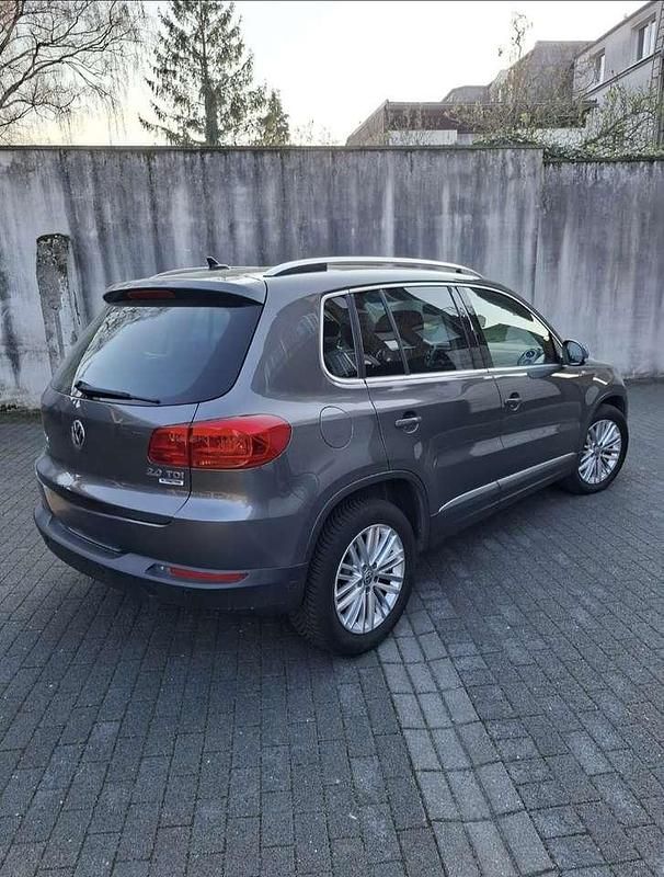 Gebraucht VW Tiguan LOUNGE 140 PS (102 kW) 2015 Grau SUV