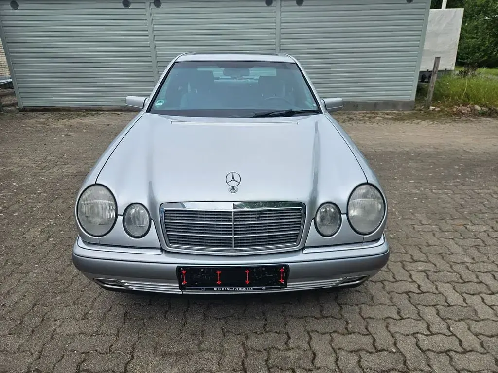 Gebraucht Mercedes E320 Elegance 220 PS (161 kW) 1996 Silber Limousine