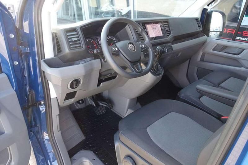 Gebraucht VW Crafter 177 PS (130 kW) 2024 Deep ocean blue Van