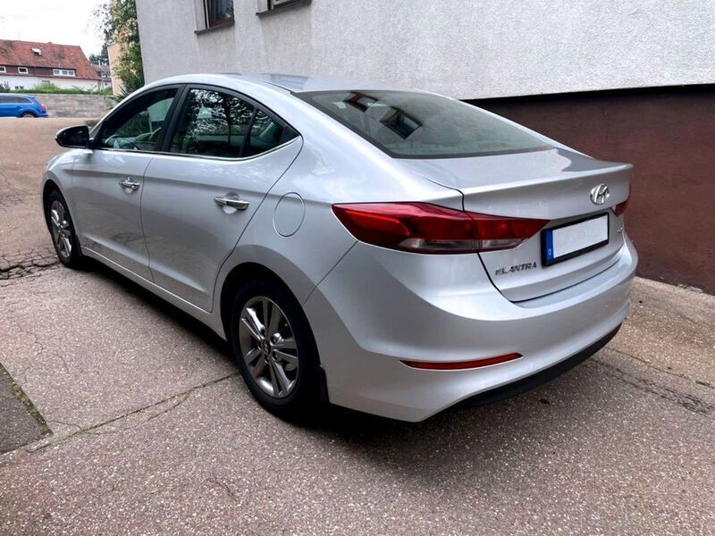 Silber Gebraucht 2018 Hyundai Elantra Limousine | 6.490 € - Bild 1/4