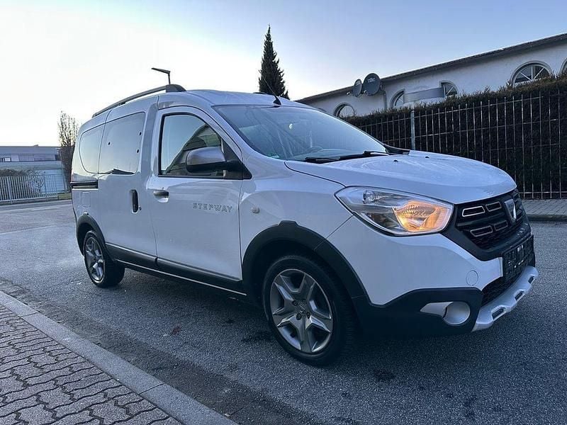 Gebraucht Dacia Dokker Stepway 131 PS (96 kW) 2019 Weiß Van / Kleinbus