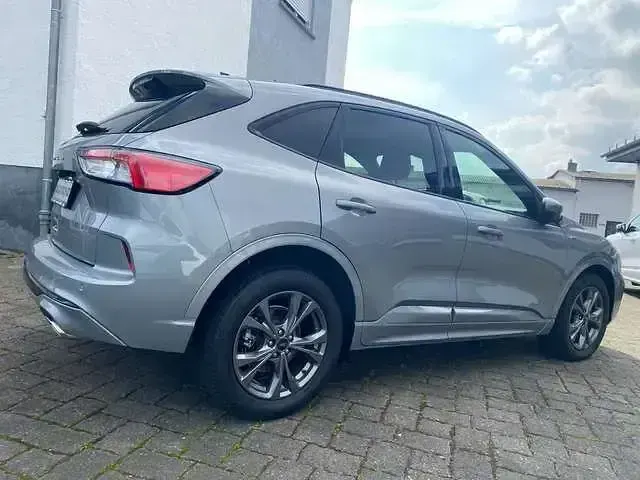 Usado Ford Kuga ST-Line X 150 HP (110 kW) 2021 Prateado SUV