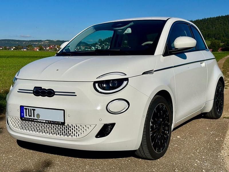 Weiß Gebraucht 2022 Fiat 500e La Prima Limousine | 16.900 € (Superpreis) - Bild 1/4