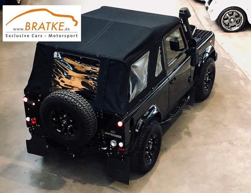 Gebraucht Land Rover Defender 122 PS (89 kW) 2013 Raven black Cabrio