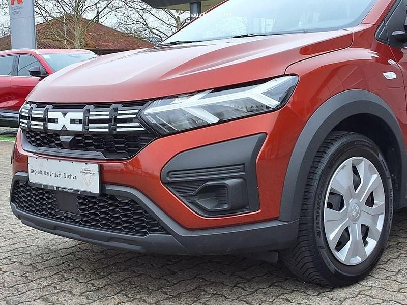 Gebraucht Dacia Jogger Essentiel 110 PS (80 kW) 2024 Braun (metallic) Van / Kleinbus