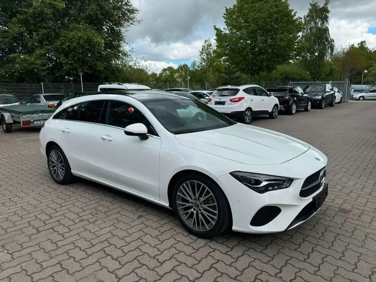 Gebraucht Mercedes CLA180 136 PS (100 kW) 2024 Polarweiss Limousine