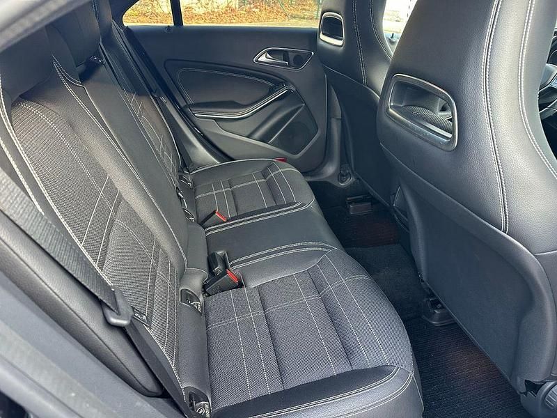 Gebraucht Mercedes CLA180 109 PS (80 kW) 2015 Schwarz Limousine