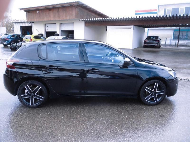 Gebraucht Peugeot 308 Active 125 PS (91 kW) 2014 Schwarz Limousine
