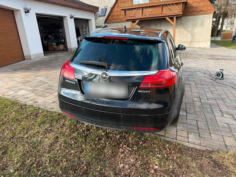 Gebraucht Opel Insignia 131 PS (96 kW) 2013 Schwarz Kombi