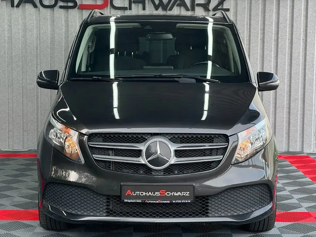 Gebraucht Mercedes V250 190 PS (139 kW) 2021 Lackfarbe graphitgrau metallic Van / Kleinbus