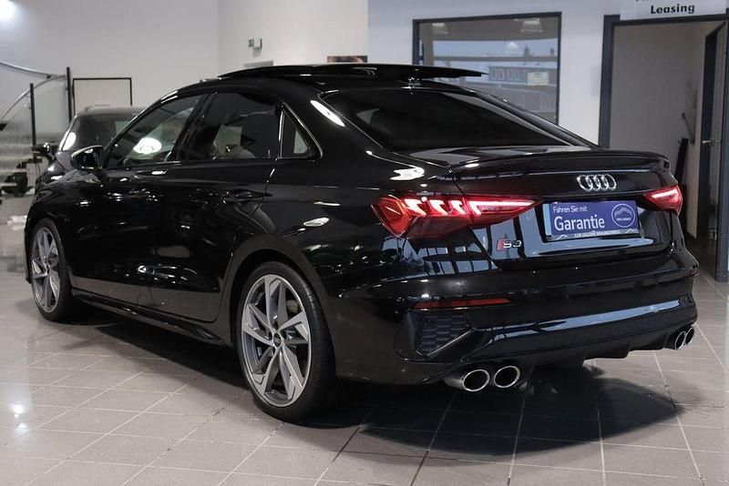 Gebraucht Audi S3 Sport 310 PS (228 kW) 2022 Mythosschwarz metallic Limousine