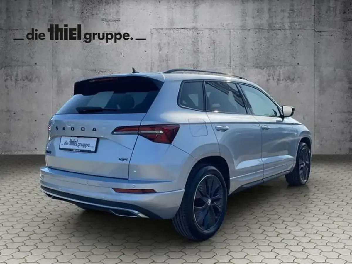 Gebraucht Skoda Karoq SportLine 150 PS (110 kW) 2023 Brilliantsilber metallic SUV