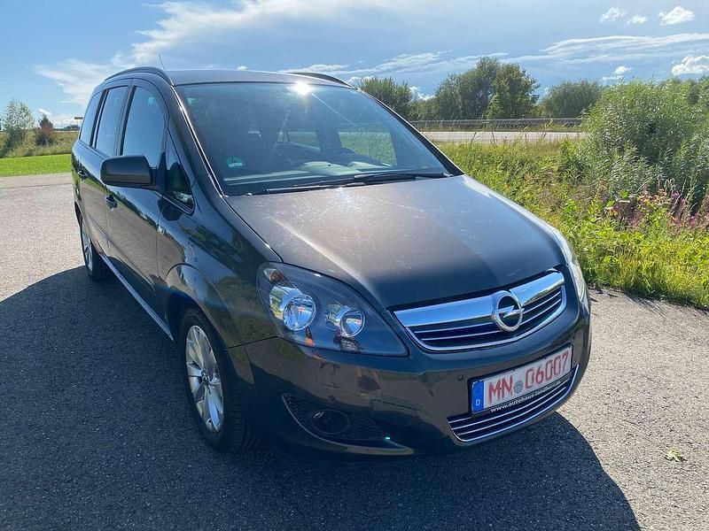 Phantom/rocky/asteroid grey Gebraucht 2014 Opel Zafira Family Van / Kleinbus | 5.900 € (Guter Preis) - Bild 1/4