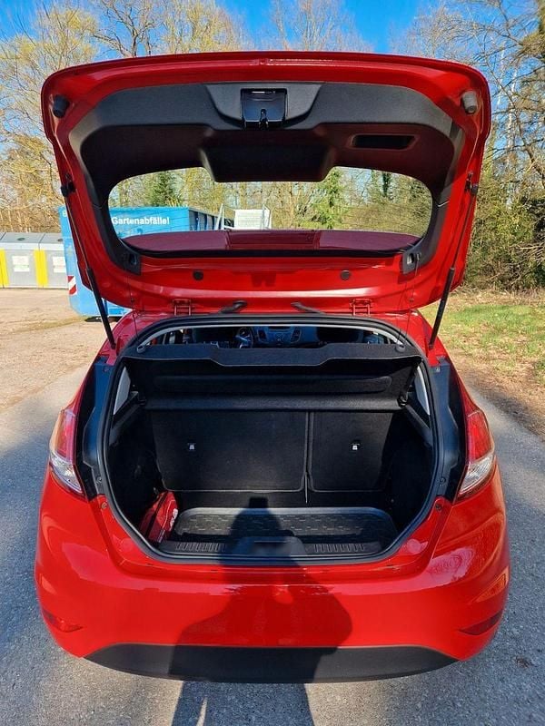 Gebraucht Ford Fiesta Celebration 82 PS (60 kW) 2016 Rot Kleinwagen