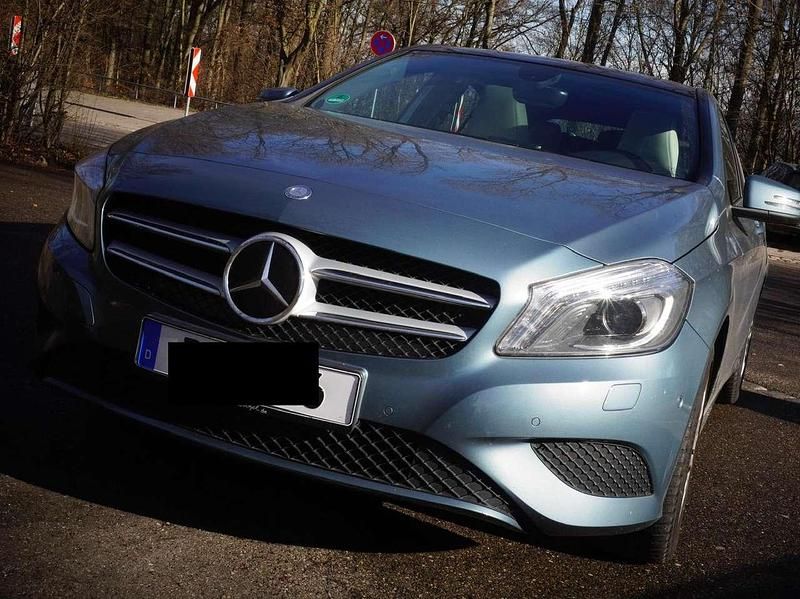 Gebraucht Mercedes A250 211 PS (155 kW) 2013 Blau Limousine