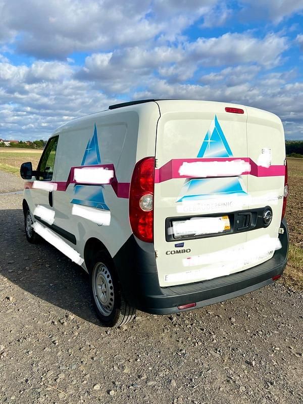 Gebraucht Opel Combo 88 PS (64 kW) 2017 Weiß Van / Kleinbus