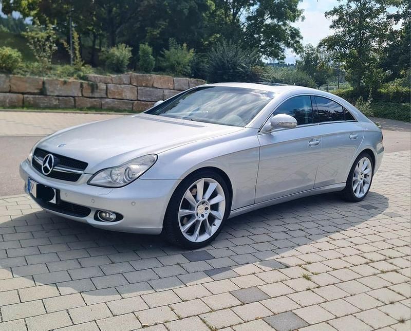 Silber Gebraucht 2006 Mercedes CLS320 Limousine | 12.250 € (Teuer) - Bild 1/4