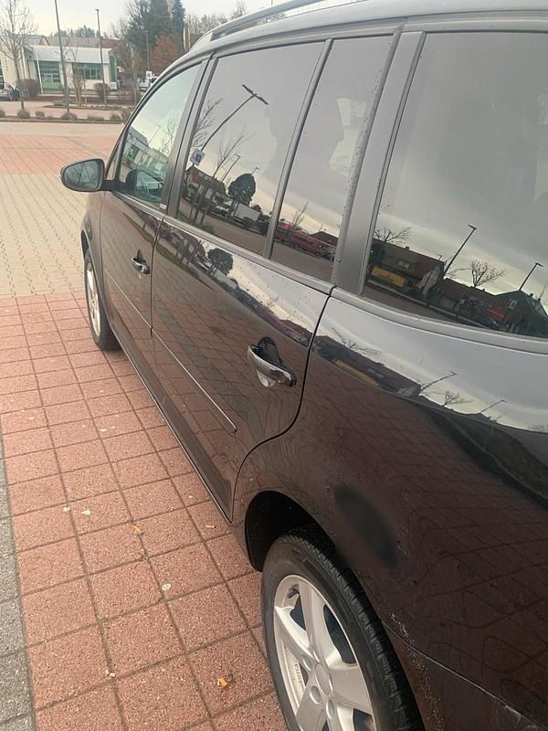 Gebraucht VW Touran 140 PS (102 kW) 2012 Schwarz Van / Kleinbus