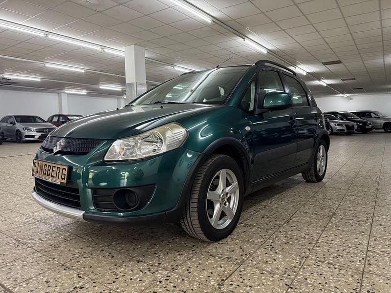 Grün Gebraucht 2008 Suzuki SX4 Club SUV | 3.798 € (Guter Preis) - Bild 1/4