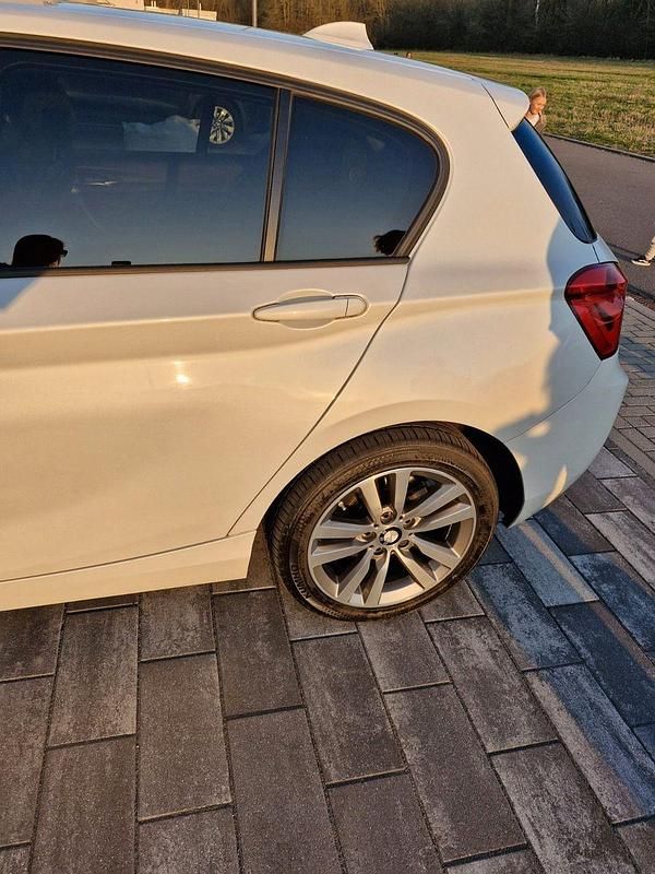Gebraucht BMW 120 Advantage 190 PS (139 kW) 2017 Weiß Kleinwagen