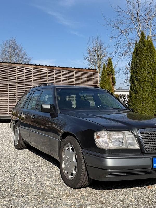 Gebraucht Mercedes 320 220 PS (161 kW) 1993 Schwarz Kombi