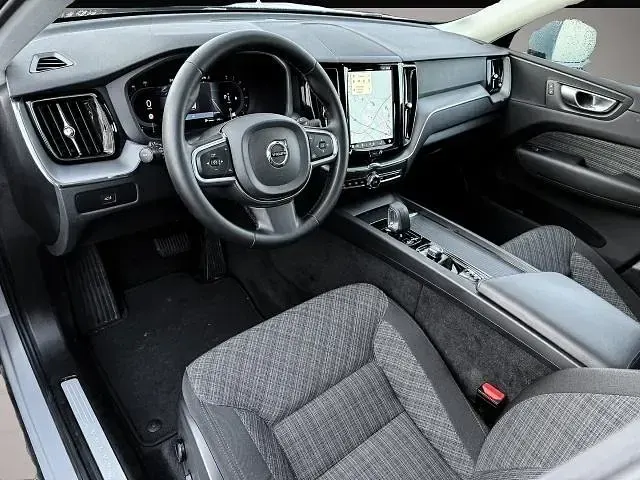 Gebraucht Volvo XC60 Core 197 PS (144 kW) 2023 Manufacturer SUV
