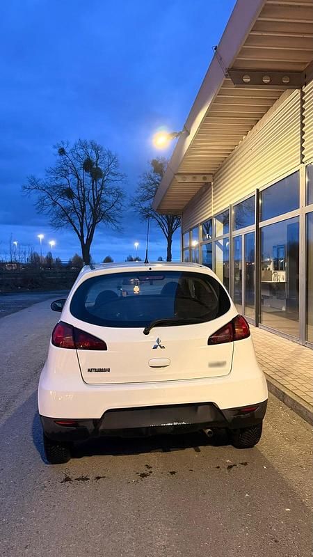 Gebraucht Mitsubishi Colt 95 PS (69 kW) 2009 Weiß Kleinwagen