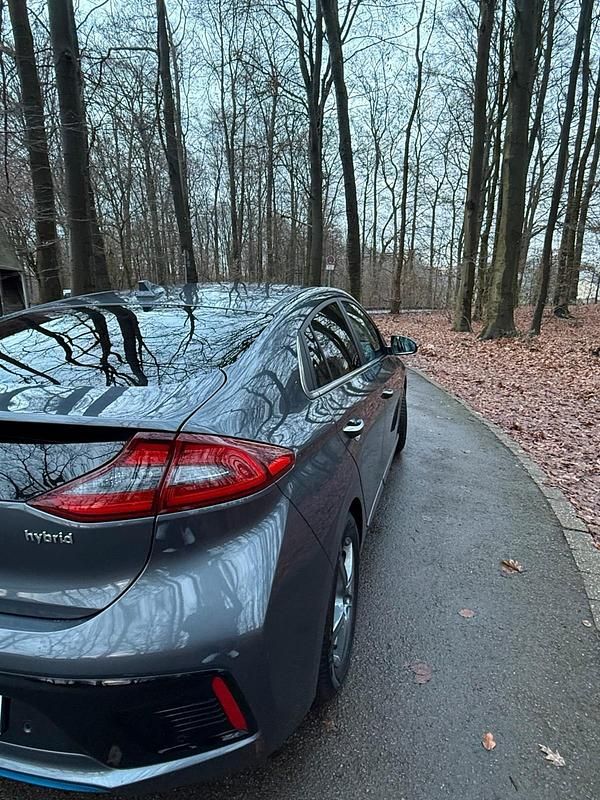 Gebraucht Hyundai Ioniq Premium 141 PS (103 kW) 2018 Grau Kleinwagen