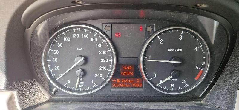 Gebraucht BMW 318 143 PS (105 kW) 2012 Schwarz Kombi