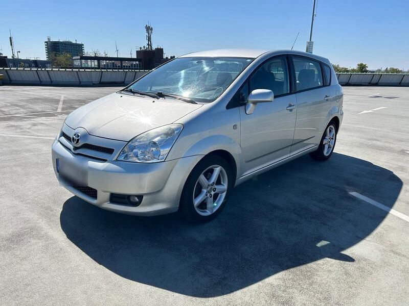 Silber Gebraucht 2006 Toyota Corolla Verso Van / Kleinbus | 3.999 € (Guter Preis) - Bild 1/4
