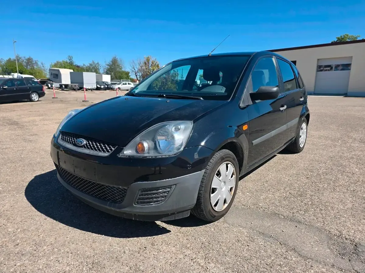 Używany Ford Fiesta 70 KM (51 kW) 2005 Czarny Hatchback